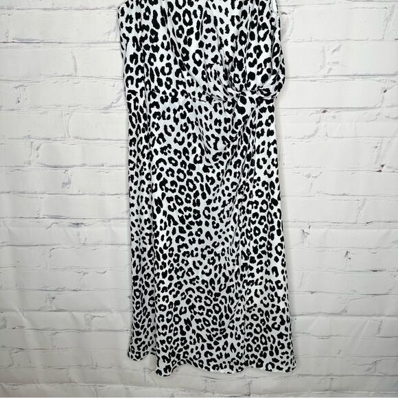 Express medium animal print dress - Picture 2 of 9